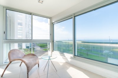 Apartamento ID.612/Venta-y-alquiler-de-departamento-con-tres-dormitorios-mas-dependencia-de-servicio-en-torre-Le-Parc-playa-Brava,-Punta-del-Este - Venta y alquiler de departamento con tres dormitorios mas dependencia de servicio en torre Le Parc playa Brava, Punta del Este