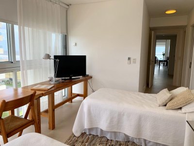 Apartamento ID.575/Venta-y-alquiler-de-departamento-esquinero-de-tres-dormitorios-mas-dependencia-de-servicio,-Torre-LE-PARC,-playa-Brava.-Punta-del-Este - Venta y alquiler de departamento esquinero de tres dormitorios mas dependencia de servicio, Torre LE PARC, playa Brava. Punta del Este