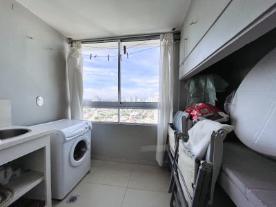 Apartamento ID.1442/Apartamento-de-2-Dormitorios,-Vista-al-Mar-y-Parrillero-en-Playa-Mansa,-Venta - Apartamento de 2 Dormitorios, Vista al Mar y Parrillero en Playa Mansa, Venta