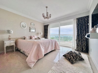 Apartamento ID.1121/Lujoso-Penthouse-de-4-Dormitorios-con-Vista-al-Mar-sobre-Playa-Mansa,-Punta-del-Este - Lujoso Penthouse de 4 Dormitorios con Vista al Mar sobre Playa Mansa, Punta del Este