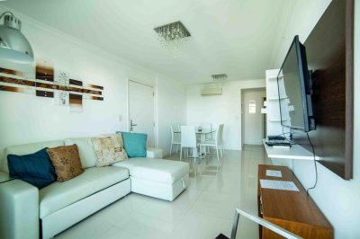 Apartamento ID.828/Moderno-Apartamento-de-2-Dormitorios-en-Venta,-Playa-Mansa- - Moderno Apartamento de 2 Dormitorios en Venta, Playa Mansa 