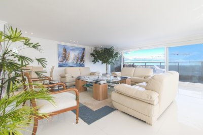 Apartamento ID.628/Penthouse-sobre-Playa-Mansa,-4-Dormitorios-y-Parrillero-en-Venta---Punta-del-Este - Penthouse sobre Playa Mansa, 4 Dormitorios y Parrillero en Venta - Punta del Este