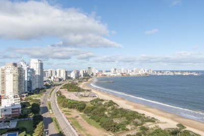 Apartamento ID.628/Penthouse-sobre-Playa-Mansa,-4-Dormitorios-y-Parrillero-en-Venta---Punta-del-Este - Penthouse sobre Playa Mansa, 4 Dormitorios y Parrillero en Venta - Punta del Este
