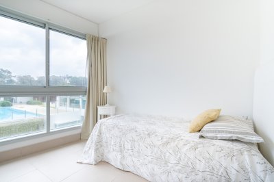 Apartamento ID.612/Venta-y-alquiler-de-departamento-con-tres-dormitorios-mas-dependencia-de-servicio-en-torre-Le-Parc-playa-Brava,-Punta-del-Este - Venta y alquiler de departamento con tres dormitorios mas dependencia de servicio en torre Le Parc playa Brava, Punta del Este