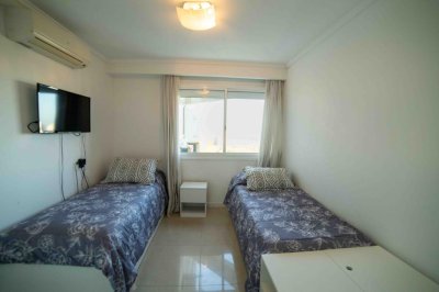 Apartamento ID.828/Moderno-Apartamento-de-2-Dormitorios-en-Venta,-Playa-Mansa- - Moderno Apartamento de 2 Dormitorios en Venta, Playa Mansa 