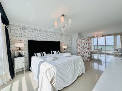 Apartamento ID.1121/Lujoso-Penthouse-de-4-Dormitorios-con-Vista-al-Mar-sobre-Playa-Mansa,-Punta-del-Este - Lujoso Penthouse de 4 Dormitorios con Vista al Mar sobre Playa Mansa, Punta del Este