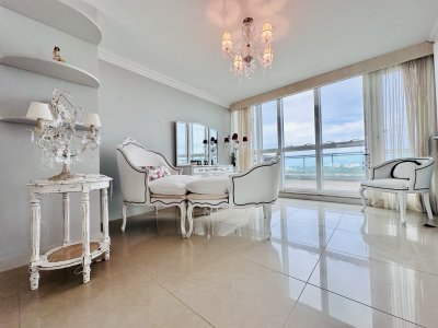 Apartamento ID.1121/Lujoso-Penthouse-de-4-Dormitorios-con-Vista-al-Mar-sobre-Playa-Mansa,-Punta-del-Este - Lujoso Penthouse de 4 Dormitorios con Vista al Mar sobre Playa Mansa, Punta del Este