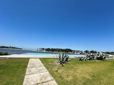 Apartamento ID.685/Venta-de-Moderno-Apartamento-de-3-Dormitorios-Frente-al-Mar-en-La-Barra - Venta de Moderno Apartamento de 3 Dormitorios Frente al Mar en La Barra