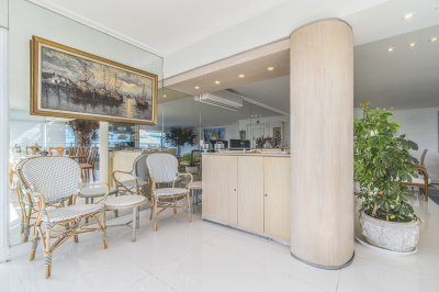 Apartamento ID.628/Penthouse-sobre-Playa-Mansa,-4-Dormitorios-y-Parrillero-en-Venta---Punta-del-Este - Penthouse sobre Playa Mansa, 4 Dormitorios y Parrillero en Venta - Punta del Este
