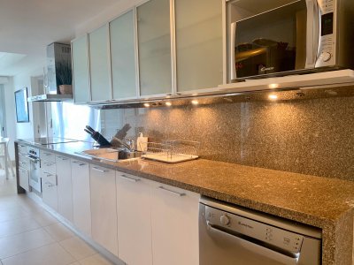 Apartamento ID.575/Venta-y-alquiler-de-departamento-esquinero-de-tres-dormitorios-mas-dependencia-de-servicio,-Torre-LE-PARC,-playa-Brava.-Punta-del-Este - Venta y alquiler de departamento esquinero de tres dormitorios mas dependencia de servicio, Torre LE PARC, playa Brava. Punta del Este