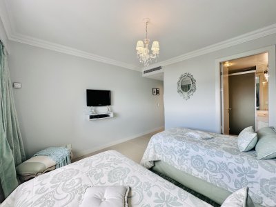 Apartamento ID.1121/Lujoso-Penthouse-de-4-Dormitorios-con-Vista-al-Mar-sobre-Playa-Mansa,-Punta-del-Este - Lujoso Penthouse de 4 Dormitorios con Vista al Mar sobre Playa Mansa, Punta del Este