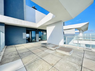 Apartamento ID.1224/-Exclusivo-Penthouse-de-3-Dormitorios-con-Vistas-panorámicas-a-Playa-Brava,-en-Venta -  Exclusivo Penthouse de 3 Dormitorios con Vistas panorámicas a Playa Brava, en Venta