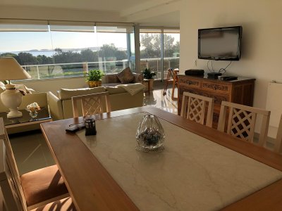 Apartamento ID.516/Apartamento-de-2-Dormitorios-Frente-a-Playa-Mansa - Apartamento de 2 Dormitorios Frente a Playa Mansa