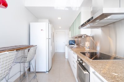 Apartamento ID.490/Moderno-Apartamento-sobre-playa-Brava-en-torre-Le-Parc,-cuenta-con-dos-dormitorios-más-dependencia-de-servicio.-Punta-del-Este - Moderno Apartamento sobre playa Brava en torre Le Parc, cuenta con dos dormitorios más dependencia de servicio. Punta del Este