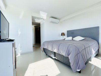 Apartamento ID.843/Apartamento-de-2-Dormitorios-y-Dependencia,-Parrillero-en-Playa-Brava---Punta-del-Este - Apartamento de 2 Dormitorios y Dependencia, Parrillero en Playa Brava - Punta del Este