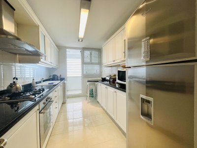 Apartamento ID.1403/Venta-de-Excelente-apartamento-en-alquiler-temporario-de-tres-dormitorios-más-dependencia-de-servicio,-Playa-Mansa,-Punta-del-Este - Venta de Excelente apartamento en alquiler temporario de tres dormitorios más dependencia de servicio, Playa Mansa, Punta del Este