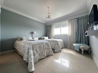 Apartamento ID.1121/Lujoso-Penthouse-de-4-Dormitorios-con-Vista-al-Mar-sobre-Playa-Mansa,-Punta-del-Este - Lujoso Penthouse de 4 Dormitorios con Vista al Mar sobre Playa Mansa, Punta del Este