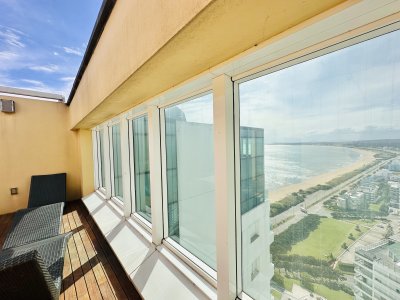 Apartamento ID.1121/Lujoso-Penthouse-de-4-Dormitorios-con-Vista-al-Mar-sobre-Playa-Mansa,-Punta-del-Este - Lujoso Penthouse de 4 Dormitorios con Vista al Mar sobre Playa Mansa, Punta del Este