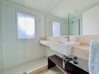 Apartamento ID.518/Apartamento-de-3-Dormitorios-y-Parrillero-Frente-al-Mar,-Playa-Mansa - Apartamento de 3 Dormitorios y Parrillero Frente al Mar, Playa Mansa