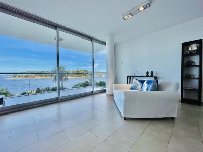 Apartamento ID.685/Venta-de-Moderno-Apartamento-de-3-Dormitorios-Frente-al-Mar-en-La-Barra - Venta de Moderno Apartamento de 3 Dormitorios Frente al Mar en La Barra