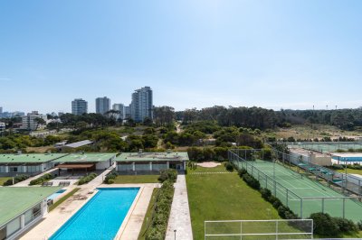 Apartamento ID.490/Moderno-Apartamento-sobre-playa-Brava-en-torre-Le-Parc,-cuenta-con-dos-dormitorios-más-dependencia-de-servicio.-Punta-del-Este - Moderno Apartamento sobre playa Brava en torre Le Parc, cuenta con dos dormitorios más dependencia de servicio. Punta del Este