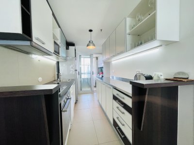 Apartamento ID.1442/Apartamento-de-2-Dormitorios,-Vista-al-Mar-y-Parrillero-en-Playa-Mansa,-Venta - Apartamento de 2 Dormitorios, Vista al Mar y Parrillero en Playa Mansa, Venta