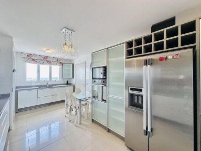 Apartamento ID.1121/Lujoso-Penthouse-de-4-Dormitorios-con-Vista-al-Mar-sobre-Playa-Mansa,-Punta-del-Este - Lujoso Penthouse de 4 Dormitorios con Vista al Mar sobre Playa Mansa, Punta del Este