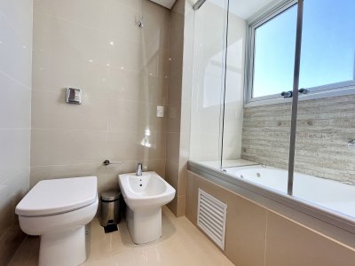 Apartamento ID.843/Apartamento-de-2-Dormitorios-y-Dependencia,-Parrillero-en-Playa-Brava---Punta-del-Este - Apartamento de 2 Dormitorios y Dependencia, Parrillero en Playa Brava - Punta del Este