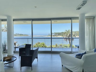 Apartamento ID.685/Venta-de-Moderno-Apartamento-de-3-Dormitorios-Frente-al-Mar-en-La-Barra - Venta de Moderno Apartamento de 3 Dormitorios Frente al Mar en La Barra