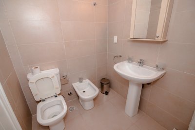 Apartamento ID.862/Oportunidad-en-Venta-de-Apartamento-de-planta-baja-con-salida-al-jardín-de-tres-dormitorios-en-Playa-Montoya - Oportunidad en Venta de Apartamento de planta baja con salida al jardín de tres dormitorios en Playa Montoya