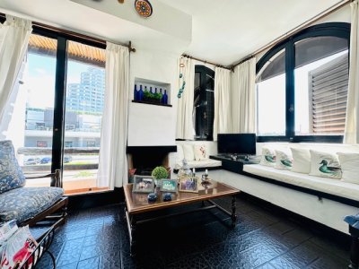 Apartamento ID.1246/Venta-de-apartamento-de-3-dormitorios-y-2-baños-a-metros-del-Mar-en-Playa-Mansa - Venta de apartamento de 3 dormitorios y 2 baños a metros del Mar en Playa Mansa