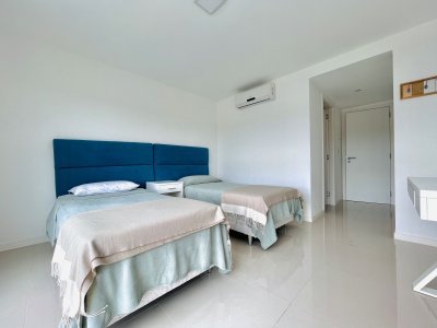 Apartamento ID.518/Apartamento-de-3-Dormitorios-y-Parrillero-Frente-al-Mar,-Playa-Mansa - Apartamento de 3 Dormitorios y Parrillero Frente al Mar, Playa Mansa