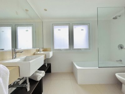 Apartamento ID.518/Apartamento-de-3-Dormitorios-y-Parrillero-Frente-al-Mar,-Playa-Mansa - Apartamento de 3 Dormitorios y Parrillero Frente al Mar, Playa Mansa