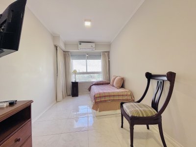 Apartamento ID.644/Apartamento-de-3-Dormitorios-sobre-Playa-Mansa,-en-Venta-y-Alquiler - Apartamento de 3 Dormitorios sobre Playa Mansa, en Venta y Alquiler