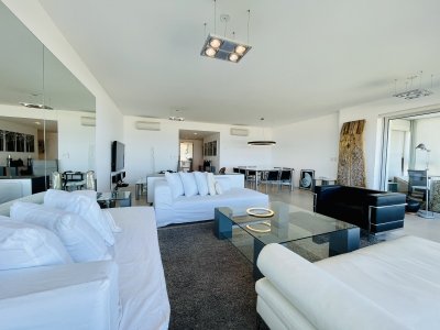 Apartamento ID.575/Venta-y-alquiler-de-departamento-esquinero-de-tres-dormitorios-mas-dependencia-de-servicio,-Torre-LE-PARC,-playa-Brava.-Punta-del-Este - Venta y alquiler de departamento esquinero de tres dormitorios mas dependencia de servicio, Torre LE PARC, playa Brava. Punta del Este