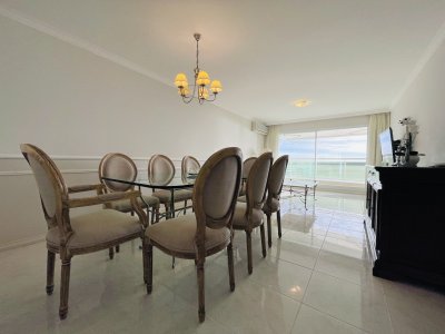Apartamento ID.644/Apartamento-de-3-Dormitorios-sobre-Playa-Mansa,-en-Venta-y-Alquiler - Apartamento de 3 Dormitorios sobre Playa Mansa, en Venta y Alquiler