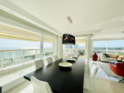 Apartamento ID.1403/Venta-de-Excelente-apartamento-en-alquiler-temporario-de-tres-dormitorios-más-dependencia-de-servicio,-Playa-Mansa,-Punta-del-Este - Venta de Excelente apartamento en alquiler temporario de tres dormitorios más dependencia de servicio, Playa Mansa, Punta del Este