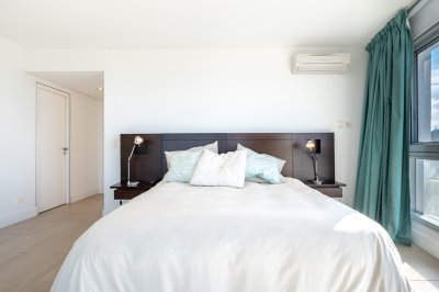 Apartamento ID.612/Venta-y-alquiler-de-departamento-con-tres-dormitorios-mas-dependencia-de-servicio-en-torre-Le-Parc-playa-Brava,-Punta-del-Este - Venta y alquiler de departamento con tres dormitorios mas dependencia de servicio en torre Le Parc playa Brava, Punta del Este