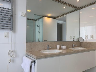 Apartamento ID.575/Venta-y-alquiler-de-departamento-esquinero-de-tres-dormitorios-mas-dependencia-de-servicio,-Torre-LE-PARC,-playa-Brava.-Punta-del-Este - Venta y alquiler de departamento esquinero de tres dormitorios mas dependencia de servicio, Torre LE PARC, playa Brava. Punta del Este