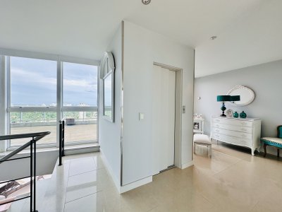 Apartamento ID.1121/Lujoso-Penthouse-de-4-Dormitorios-con-Vista-al-Mar-sobre-Playa-Mansa,-Punta-del-Este - Lujoso Penthouse de 4 Dormitorios con Vista al Mar sobre Playa Mansa, Punta del Este