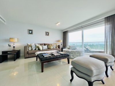 Apartamento ID.1121/Lujoso-Penthouse-de-4-Dormitorios-con-Vista-al-Mar-sobre-Playa-Mansa,-Punta-del-Este - Lujoso Penthouse de 4 Dormitorios con Vista al Mar sobre Playa Mansa, Punta del Este