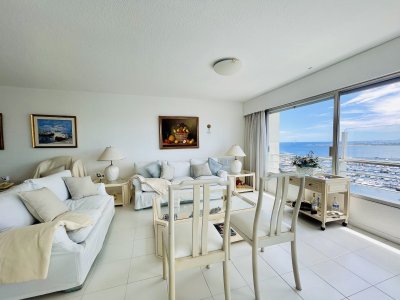 Apartamento ID.610/Apartamento-de-4-Dormitorios-con-Vista-al-Mar---Península-de-Punta-del-Este,-Venta-y-Alquiler - Apartamento de 4 Dormitorios con Vista al Mar - Península de Punta del Este, Venta y Alquiler