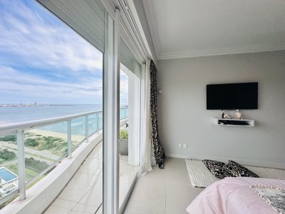 Apartamento ID.1121/Lujoso-Penthouse-de-4-Dormitorios-con-Vista-al-Mar-sobre-Playa-Mansa,-Punta-del-Este - Lujoso Penthouse de 4 Dormitorios con Vista al Mar sobre Playa Mansa, Punta del Este