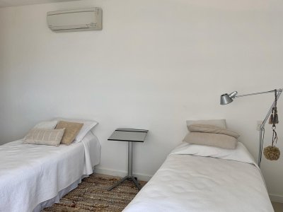 Apartamento ID.575/Venta-y-alquiler-de-departamento-esquinero-de-tres-dormitorios-mas-dependencia-de-servicio,-Torre-LE-PARC,-playa-Brava.-Punta-del-Este - Venta y alquiler de departamento esquinero de tres dormitorios mas dependencia de servicio, Torre LE PARC, playa Brava. Punta del Este