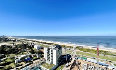 Apartamento de 2 Dormitorios y Dependencia, Parrillero en Playa Brava - Punta del Este