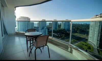 Moderno Apartamento de 2 Dormitorios en Venta, Playa Mansa