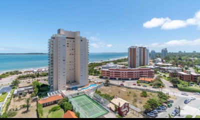 Venta de Excelente Apartamento de 3 Dormitorios con Vista al Mar, Playa Mansa, Punta del Este