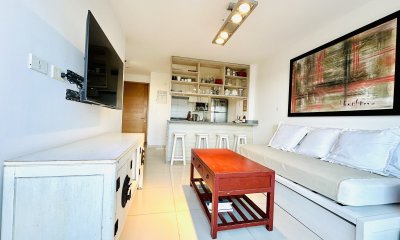 Venta de Moderno Apartamento en zona Roosevelt de 1 Dormitorio, torre con servicios, Punta del Este