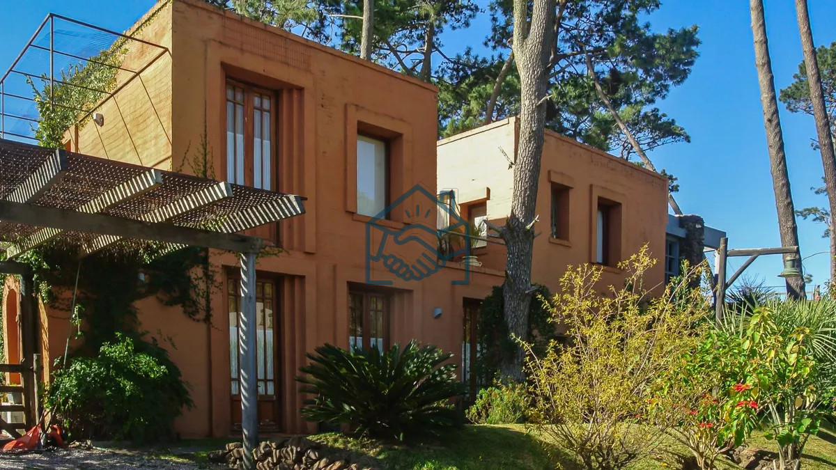 Casa ID.1468/Excelente-Casa-de-5-Dormitorios,-Piscina-y-Barbacoa-en-Barrio-Privado,-Punta-del-Este - Excelente Casa de 5 Dormitorios, Piscina y Barbacoa en Barrio Privado, Punta del Este