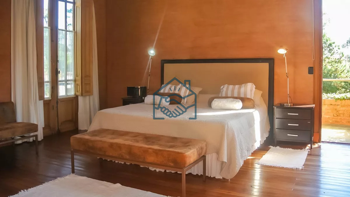 Casa ID.1468/Excelente-Casa-de-5-Dormitorios,-Piscina-y-Barbacoa-en-Barrio-Privado,-Punta-del-Este - Excelente Casa de 5 Dormitorios, Piscina y Barbacoa en Barrio Privado, Punta del Este